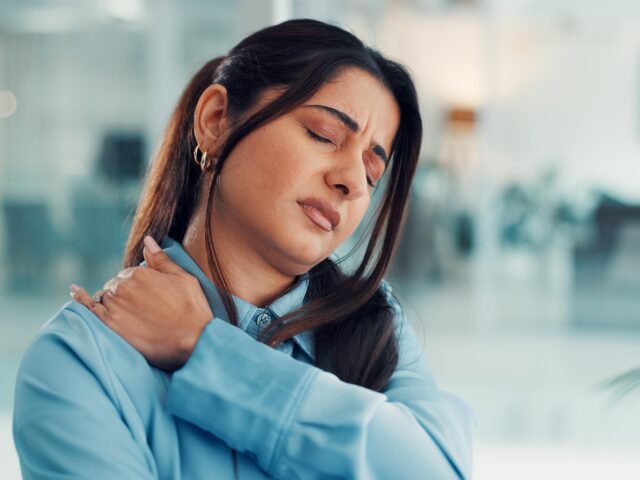 Kenapa Tubuh Sering Pegal Saat Stres? Ini Penjelasan dan Solusi Relaksasinya